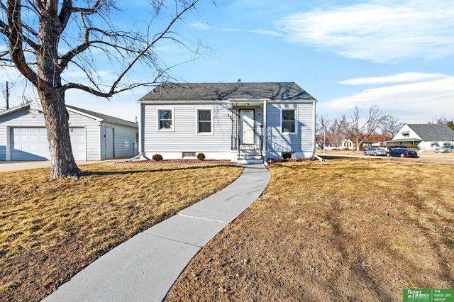2902 Grebe Street, Omaha, NE 68112