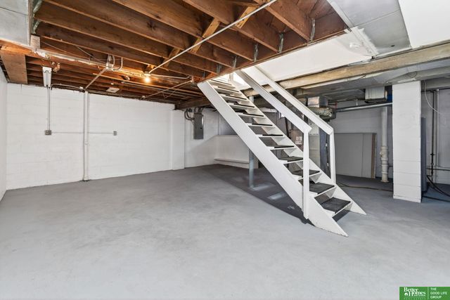 2902 Grebe Street, Omaha, NE 68112