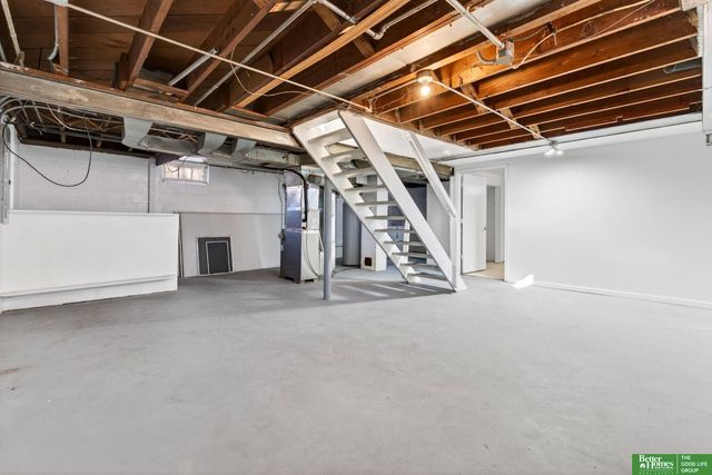 2902 Grebe Street, Omaha, NE 68112