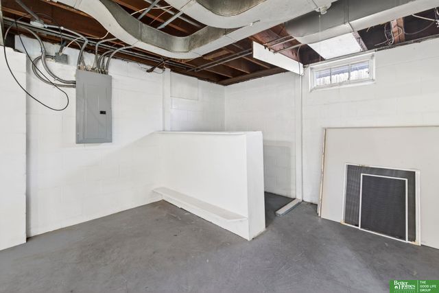 2902 Grebe Street, Omaha, NE 68112