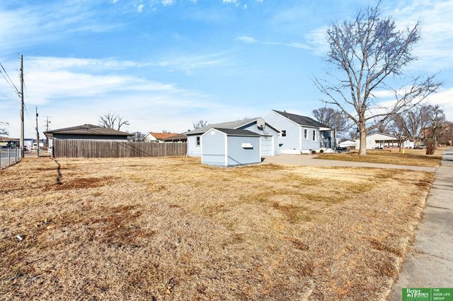 2902 Grebe Street, Omaha, NE 68112