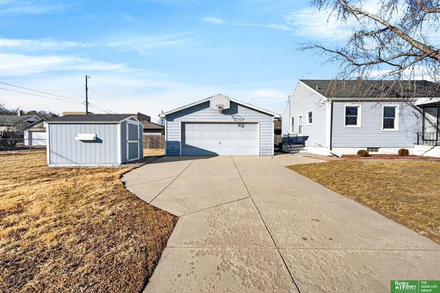2902 Grebe Street, Omaha, NE 68112