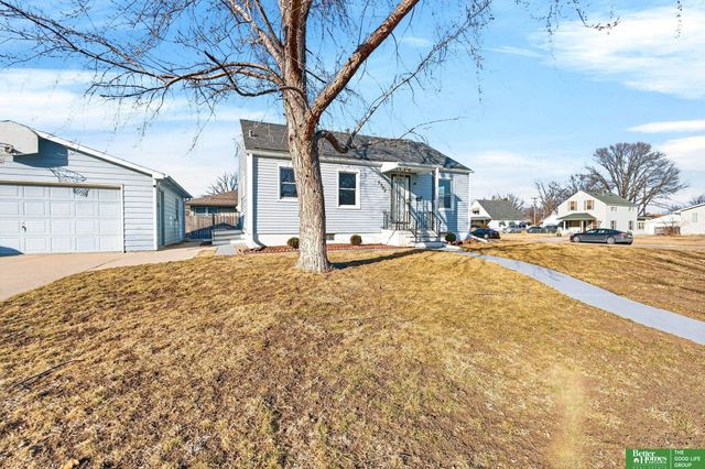 2902 Grebe Street, Omaha, NE 68112