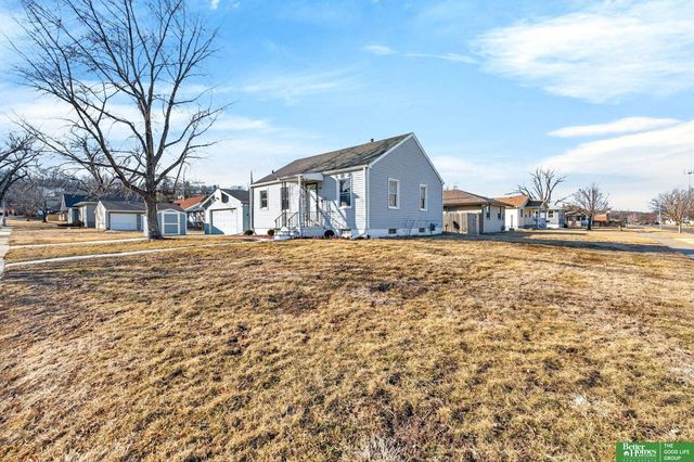 2902 Grebe Street, Omaha, NE 68112