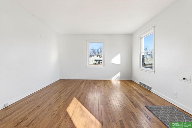 2902 Grebe Street, Omaha, NE 68112