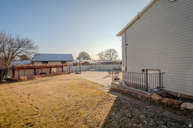 7529 S SPRINGBROOK DR, West Jordan, UT 84084