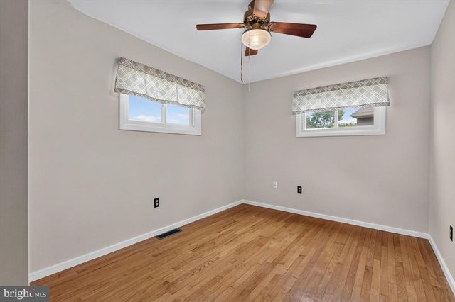 134 YORKSHIRE DR, Mechanicsburg, PA 17055