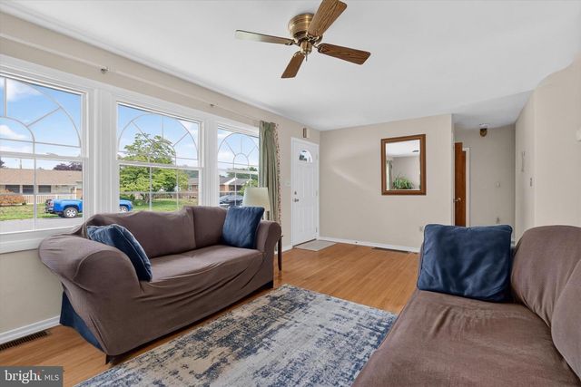134 YORKSHIRE DR, Mechanicsburg, PA 17055