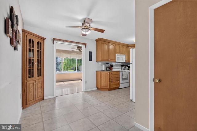 134 YORKSHIRE DR, Mechanicsburg, PA 17055