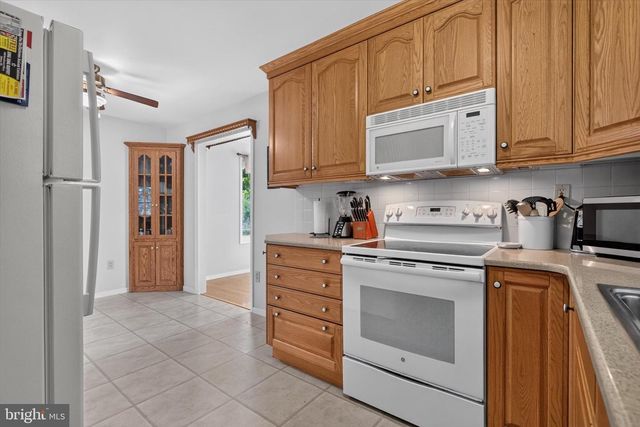 134 YORKSHIRE DR, Mechanicsburg, PA 17055