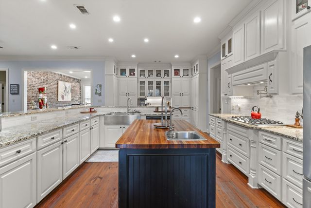 52 Brookline Dr., Hattiesburg, MS 39402