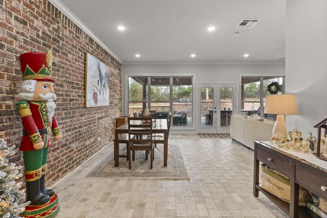 52 Brookline Dr., Hattiesburg, MS 39402