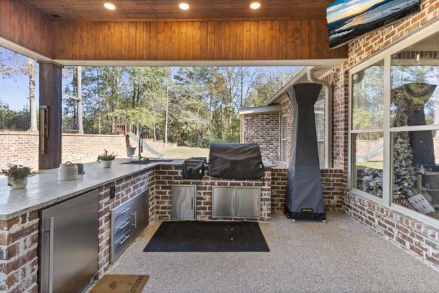 52 Brookline Dr., Hattiesburg, MS 39402