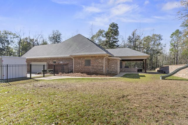 52 Brookline Dr., Hattiesburg, MS 39402