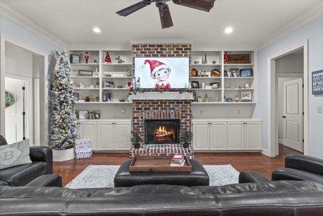 52 Brookline Dr., Hattiesburg, MS 39402