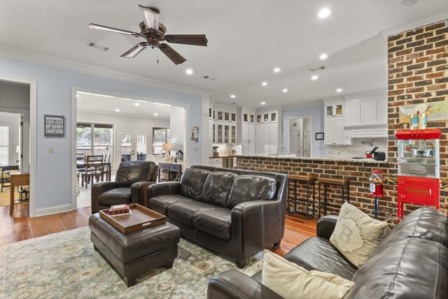 52 Brookline Dr., Hattiesburg, MS 39402