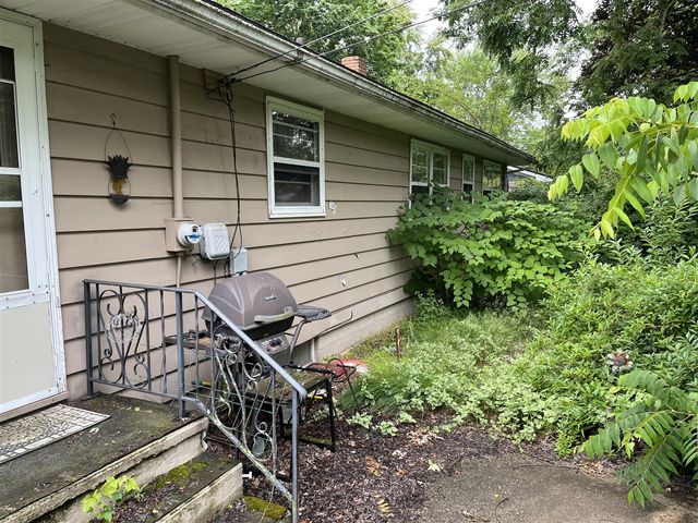 6719 Sunset Drive, Coloma, MI 49038