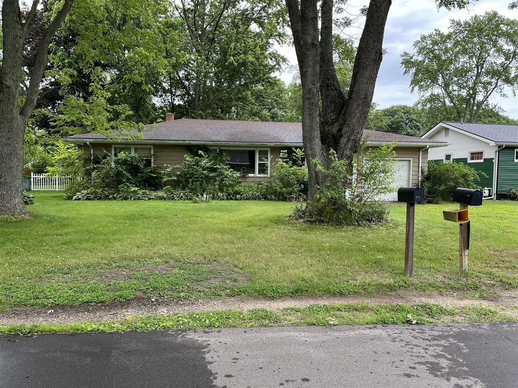 6719 Sunset Drive, Coloma, MI 49038