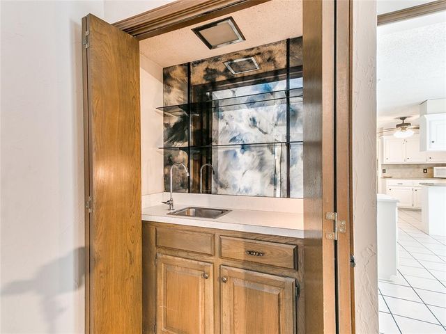 106 N Trail Ridge Road, Edmond, OK 73012