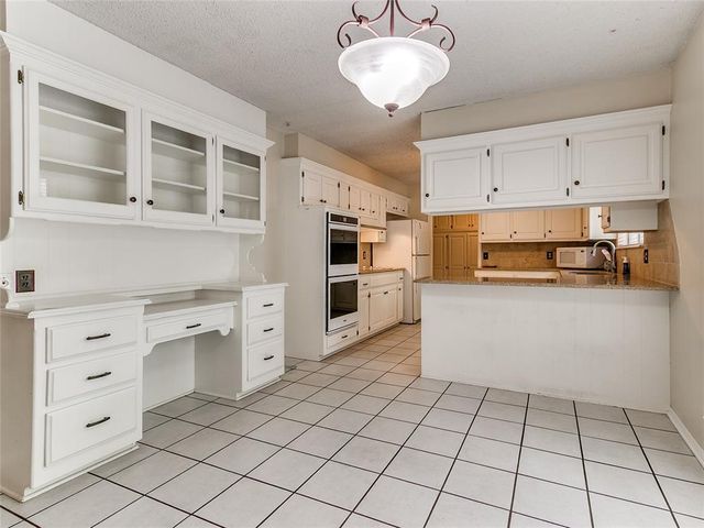 106 N Trail Ridge Road, Edmond, OK 73012