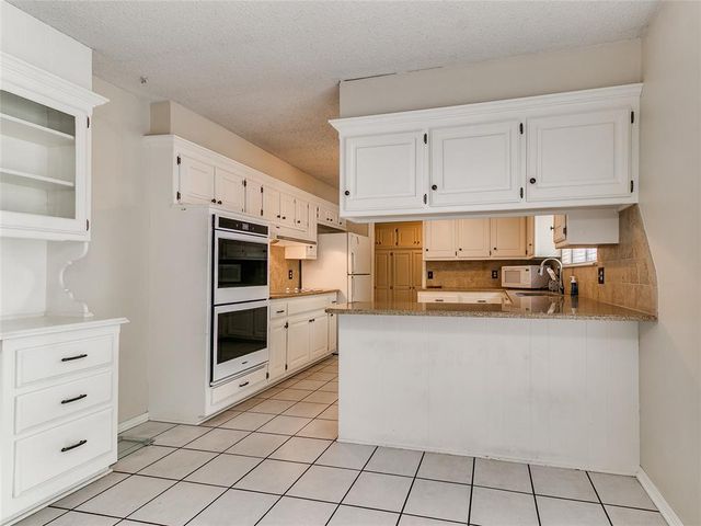 106 N Trail Ridge Road, Edmond, OK 73012