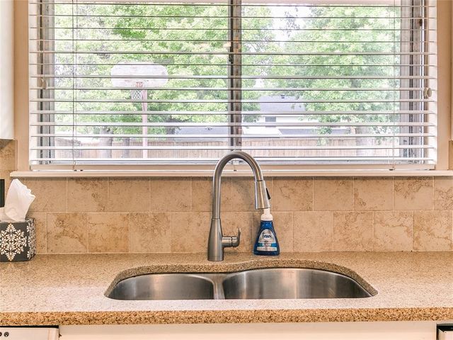 106 N Trail Ridge Road, Edmond, OK 73012