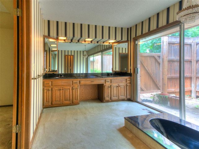 106 N Trail Ridge Road, Edmond, OK 73012
