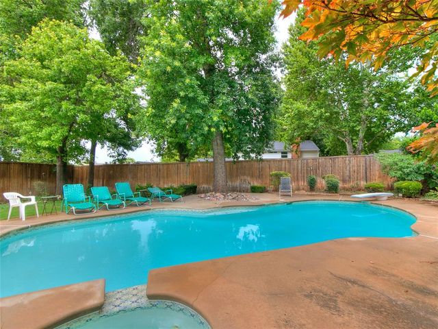 106 N Trail Ridge Road, Edmond, OK 73012