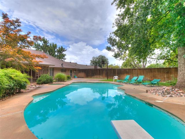 106 N Trail Ridge Road, Edmond, OK 73012