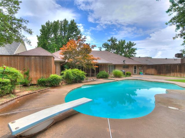 106 N Trail Ridge Road, Edmond, OK 73012