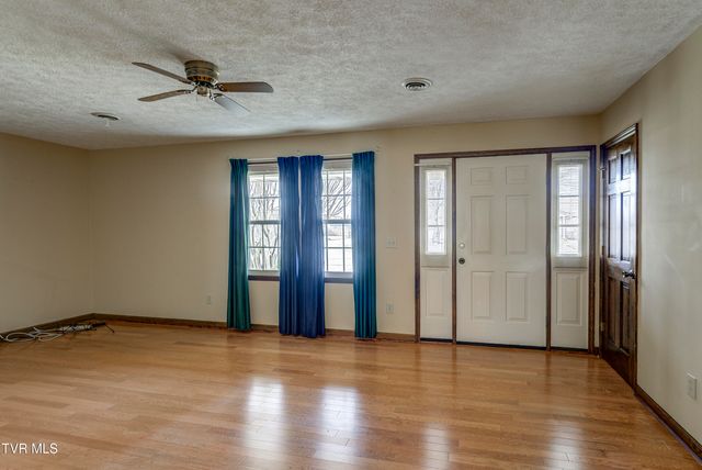 121 Mayfield Drive, Elizabethton, TN 37643