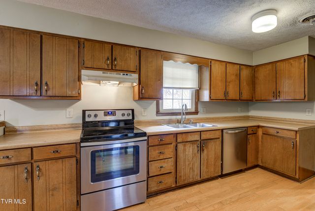 121 Mayfield Drive, Elizabethton, TN 37643