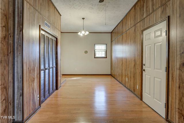 121 Mayfield Drive, Elizabethton, TN 37643