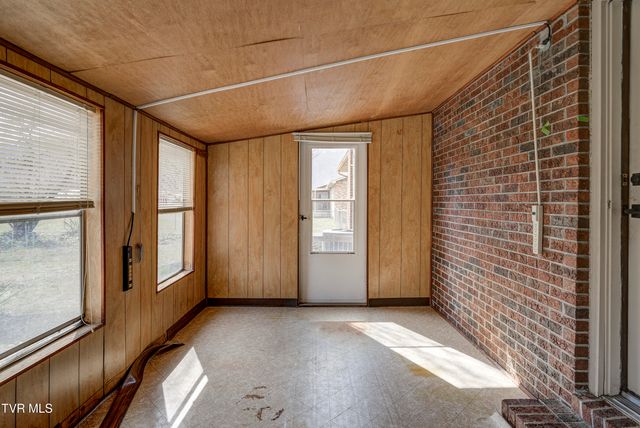 121 Mayfield Drive, Elizabethton, TN 37643