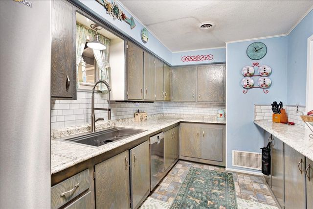 101 Lakewood Lane, Pottsboro, TX 75076