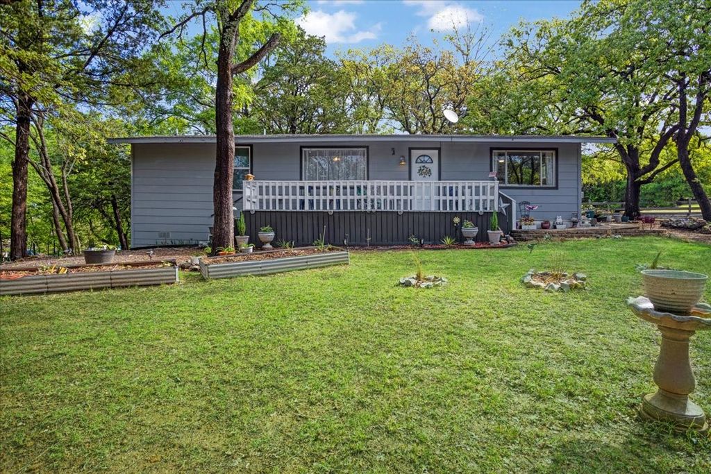101 Lakewood Lane, Pottsboro, TX 75076