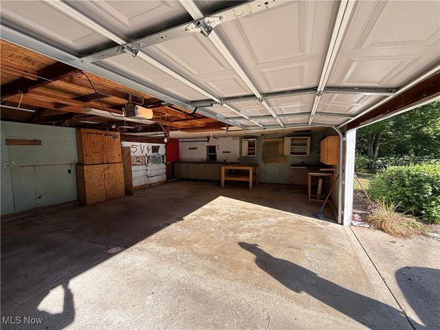 1555 Sodom Hutchings Road NE, Vienna, OH 44473