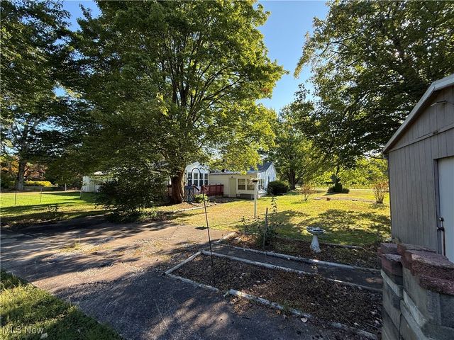 1555 Sodom Hutchings Road NE, Vienna, OH 44473