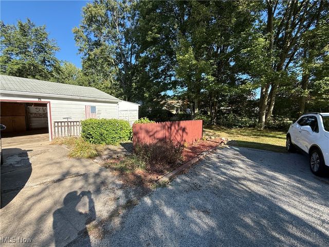 1555 Sodom Hutchings Road NE, Vienna, OH 44473