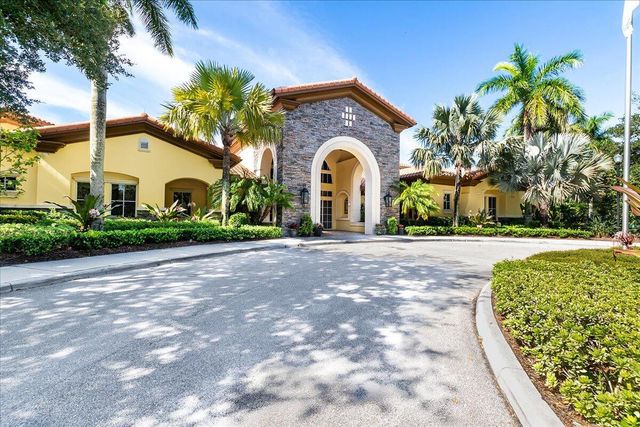 647 Castle Drive, Palm Beach Gardens, FL 33410