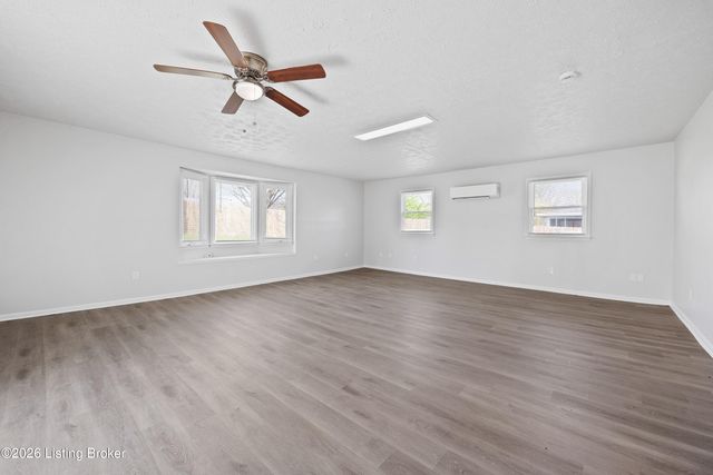 6604 Morocco Dr, Louisville, KY 40214