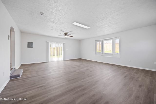 6604 Morocco Dr, Louisville, KY 40214