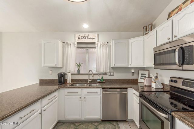 106 W SMOKE TREE Road, Gilbert, AZ 85233