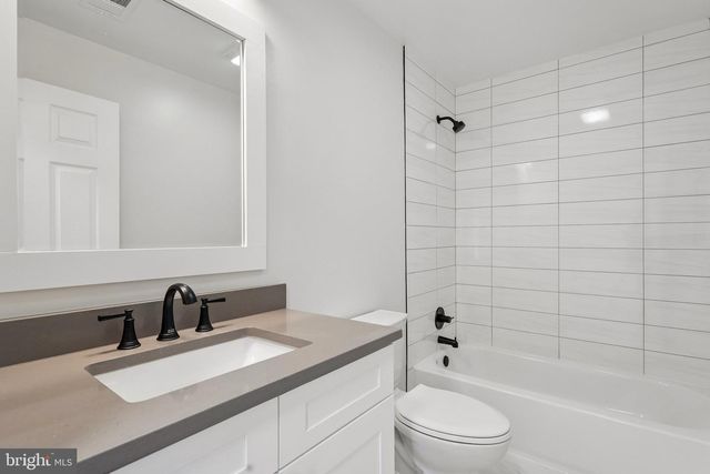 1992 RETTA GILLIAM CT SE, Washington, DC 20020