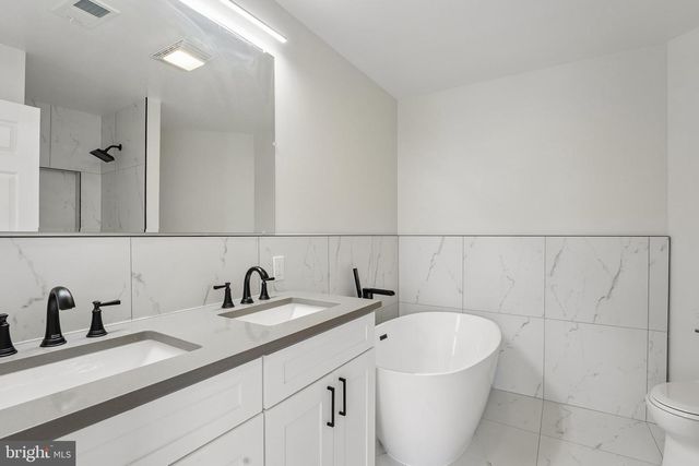1992 RETTA GILLIAM CT SE, Washington, DC 20020