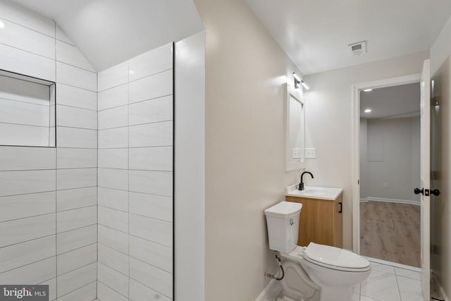 1992 RETTA GILLIAM CT SE, Washington, DC 20020