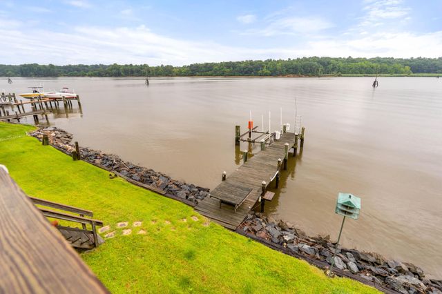 64 S SHORE RD, Elkton, MD 21921