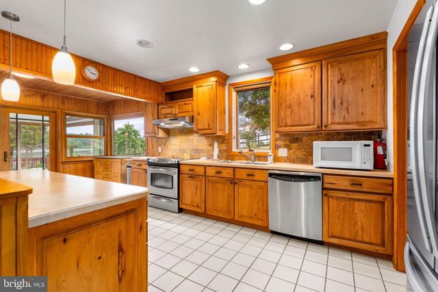 64 S SHORE RD, Elkton, MD 21921