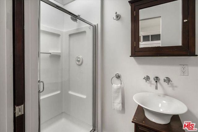 2951 Park Center Drive, Los Angeles, CA 90068