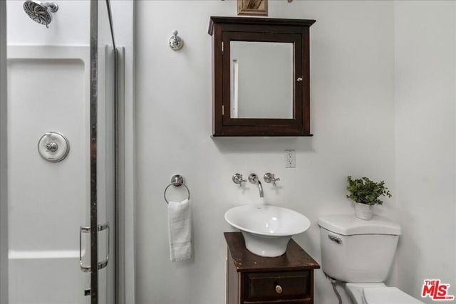 2951 Park Center Drive, Los Angeles, CA 90068